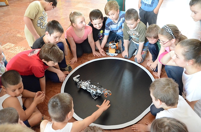 robot_160406_fkcs_3.jpg