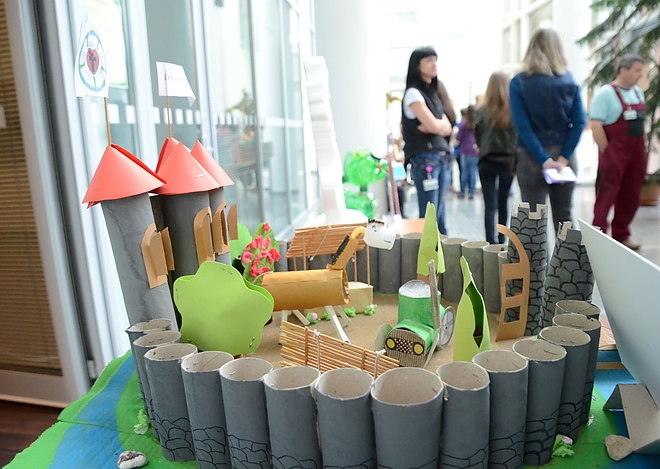 hulladekkiallitas_160509_fkcs_3.jpg