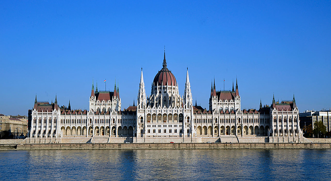 parlament.jpg