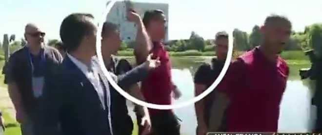 ronaldo_mike.jpg ronaldo_mike.jpg