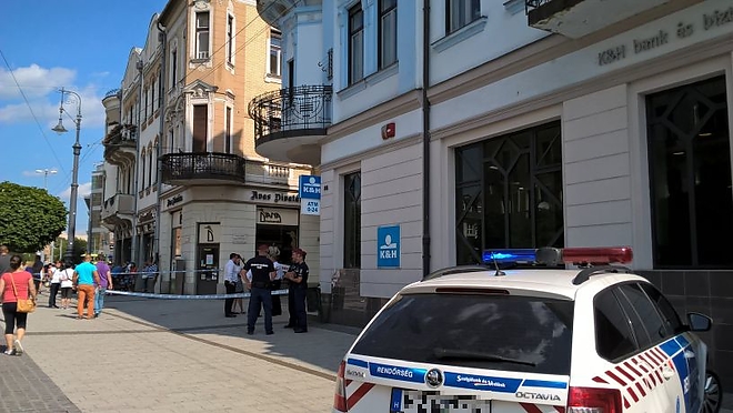 k_h_bank2.jpg