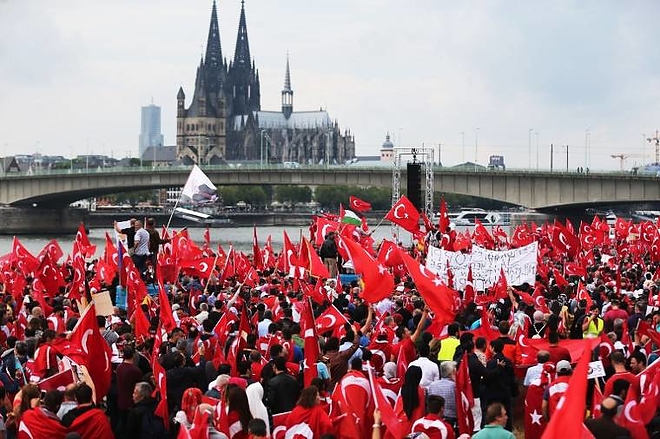 koln_turkey_raly.jpg koln_turkey_raly.jpg