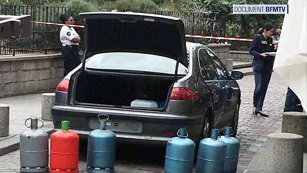 gas_car_paris_migr.jpg