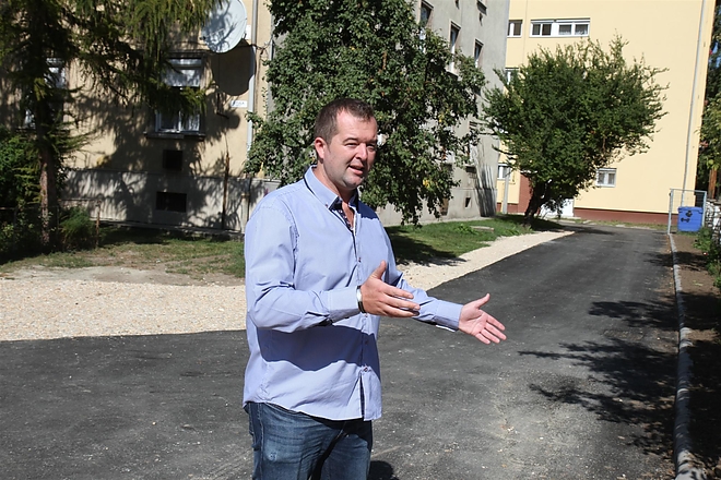 gyula_utca_aszfalt_hollosy_160923_ja.jpg gyula_utca_aszfalt_hollosy_160923_ja.jpg