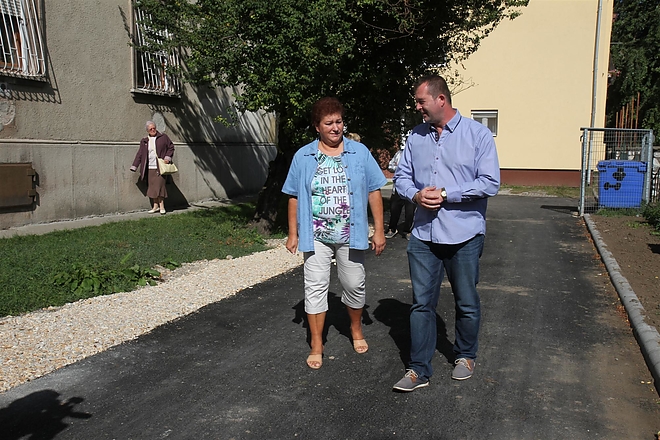 gyula_utca_aszfalt_hollosy_160923_ja_3.jpg gyula_utca_aszfalt_hollosy_160923_ja_3.jpg