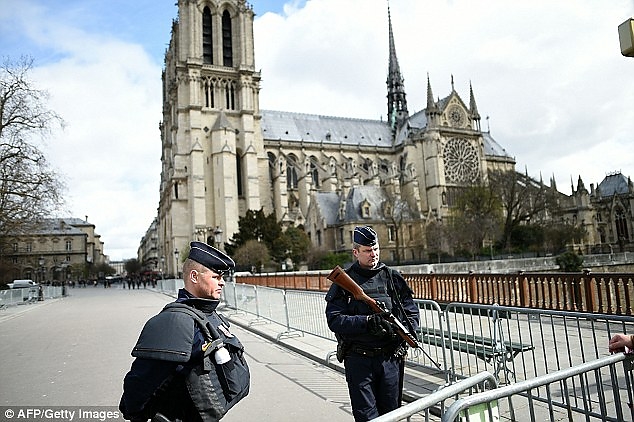 police_france_migr.jpg