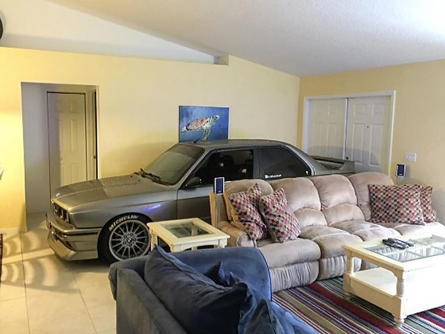 bmw_in_the_house3.jpg bmw_in_the_house3.jpg