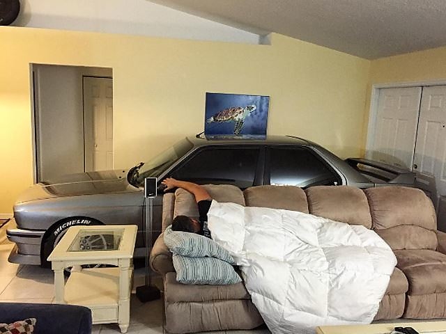 bmw_in_the_house4.jpg bmw_in_the_house4.jpg