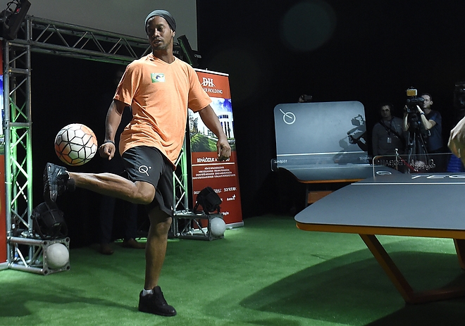 ronadinho_budapest_teqball.jpg