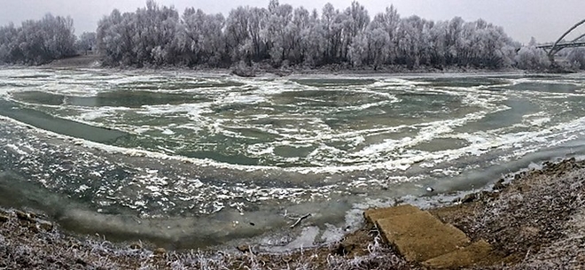 befagyott_tisza.jpg befagyott_tisza.jpg