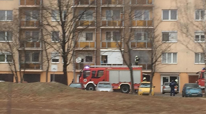 lakastuz_tuzoltok_1704_lm.jpg lakastuz_tuzoltok_1704_lm.jpg