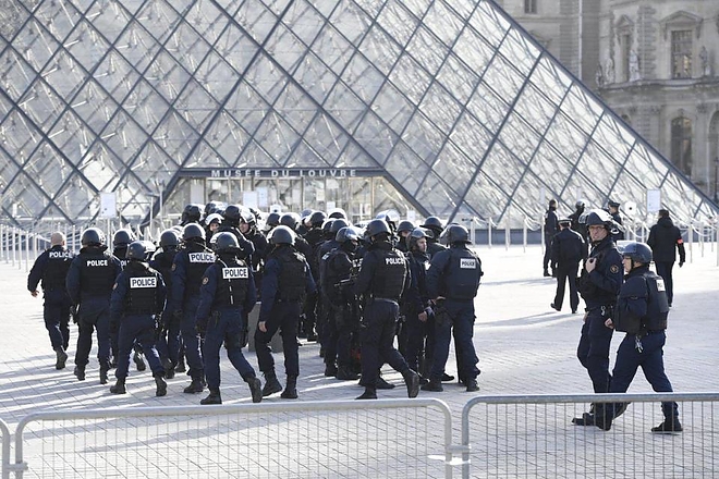 louvre_terror_act.jpg louvre_terror_act.jpg