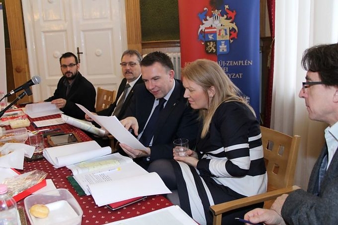vetelkedo_a_megyehazan3.jpg vetelkedo_a_megyehazan3.jpg