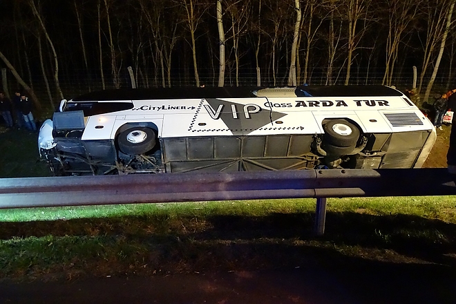 autobusz_felborult_170326_mti_3.jpg autobusz_felborult_170326_mti_3.jpg