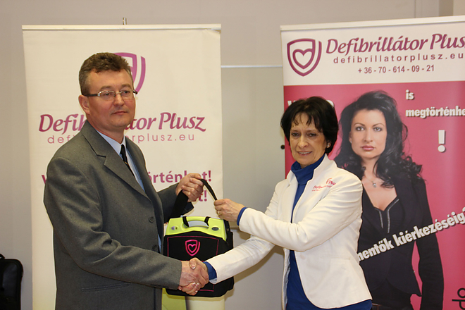 defibrillator_20170310.jpg defibrillator_20170310.jpg