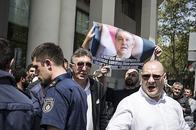 gruzia_orban_tunti_a.jpg
