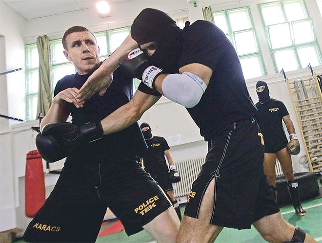 tekfight1.jpg tekfight1.jpg