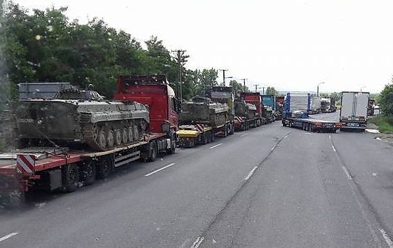 army_on_road.jpg army_on_road.jpg