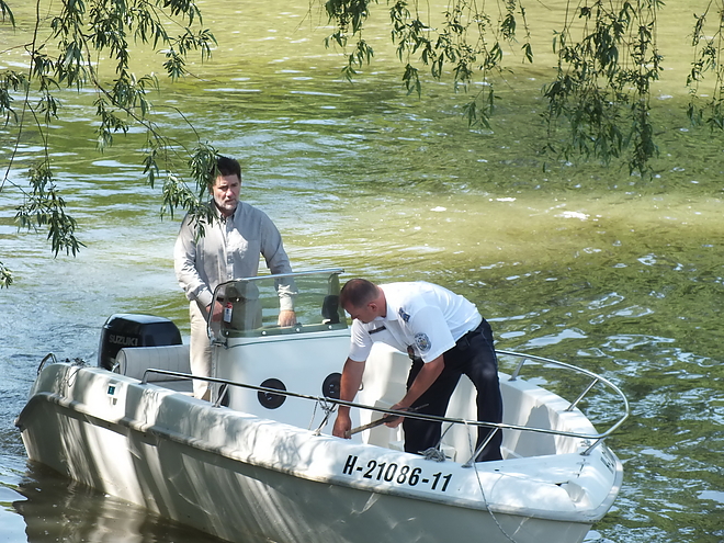 bodrog_mentes_170518_police1.jpg bodrog_mentes_170518_police1.jpg