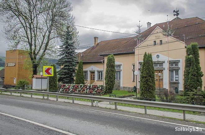 kozseghaza_felirat2_romania.jpg