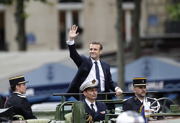 macron8.jpg macron8.jpg