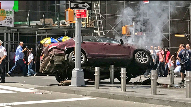 newyork_auto_baleset_170518.jpg
