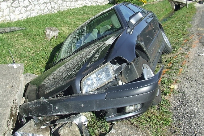 baleset_oszlop_arok_170618_police.jpg