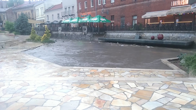 szinva_terasz_eso_170606.jpg szinva_terasz_eso_170606.jpg