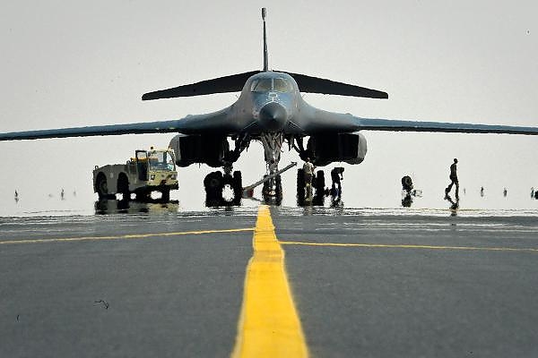 b-1b-lancer_001-ts600.jpg b-1b-lancer_001-ts600.jpg