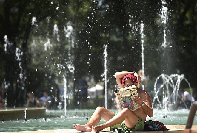 hoseg_szokokut_1708_mti.jpg hoseg_szokokut_1708_mti.jpg