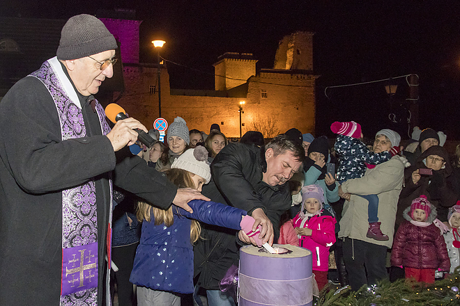 adventi_gyertyagyujtas_kilian_divar_20171210_bl_023_web.jpg