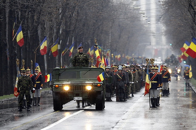 romania_katonai_parade_nemzeti_unnep_dec1.jpg