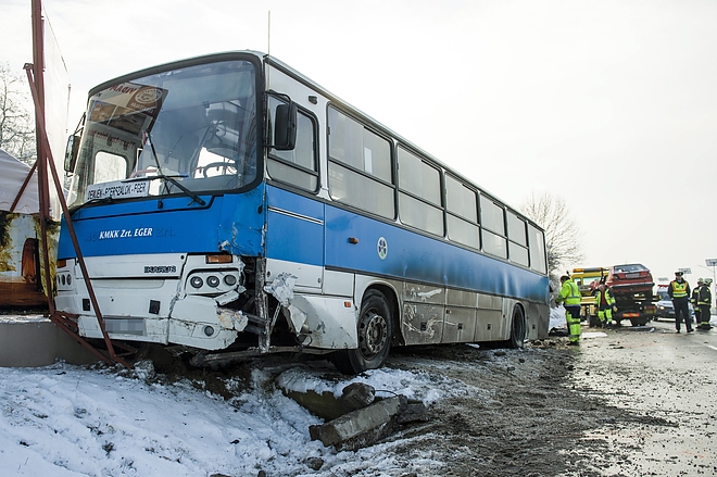 baleset_busz_roncs_2.jpg