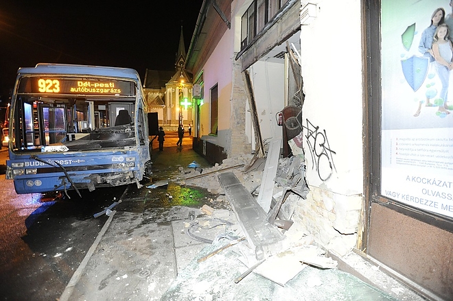 busz_kisteherauto_baleset_180130_mti_1.jpg