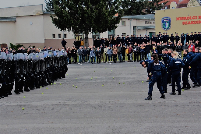 rendor_nyilt_nap_180112_police_1.jpg