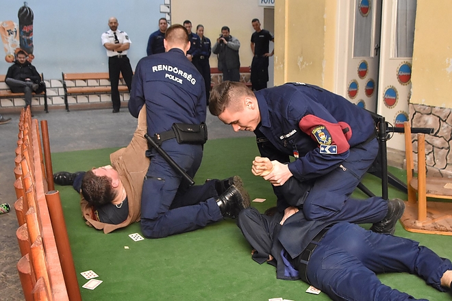rendor_szakkozep_180112ml_1.jpg