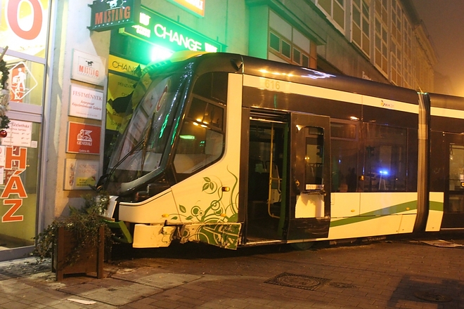 villamos_baleset_centrum_2.jpg