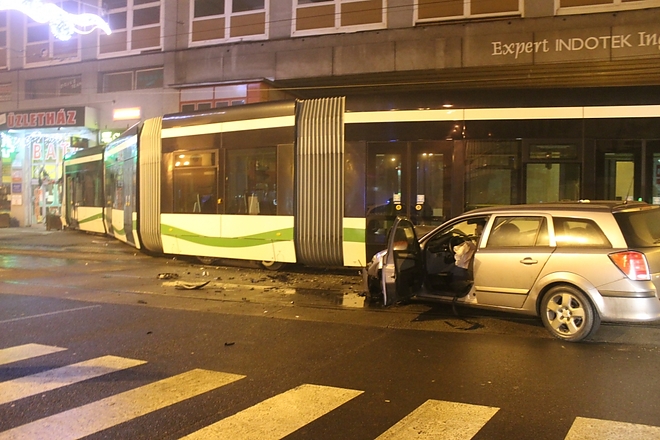 villamos_baleset_centrum_3.jpg