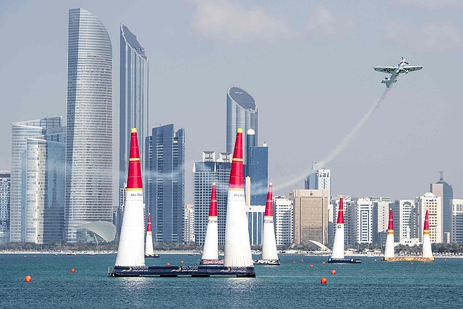 redbull_airrace_abu_dzabi_goulian_1.jpg