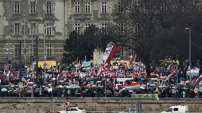 cof_coka_bekemenet_180315_magyarhirlap1.jpg
