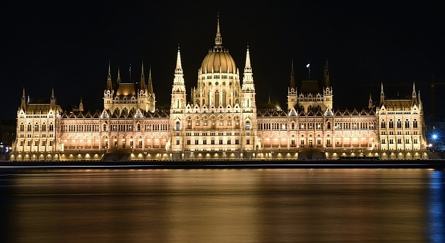 parlament.jpg parlament.jpg
