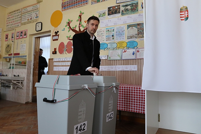 pakusza_zoltan_szavaz_180408_ja_6.jpg pakusza_zoltan_szavaz_180408_ja_6.jpg