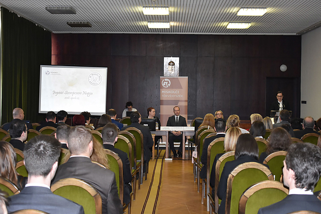 torvenyszek_szerepcsere_2018.jpg