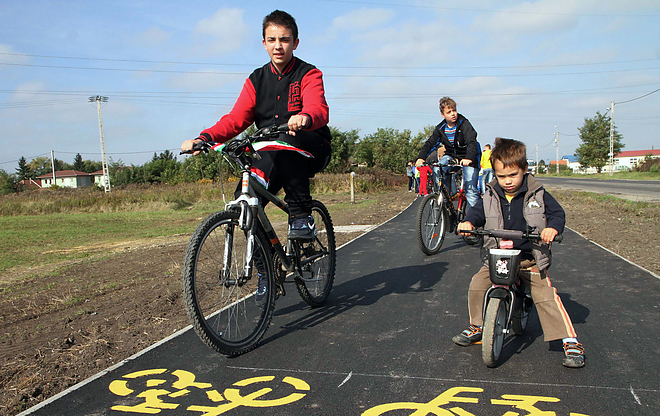 kerekparut_atadas_141008mls.jpg kerekparut_atadas_141008mls.jpg