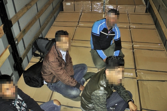 migransok_kamionban_megbuj.jpg