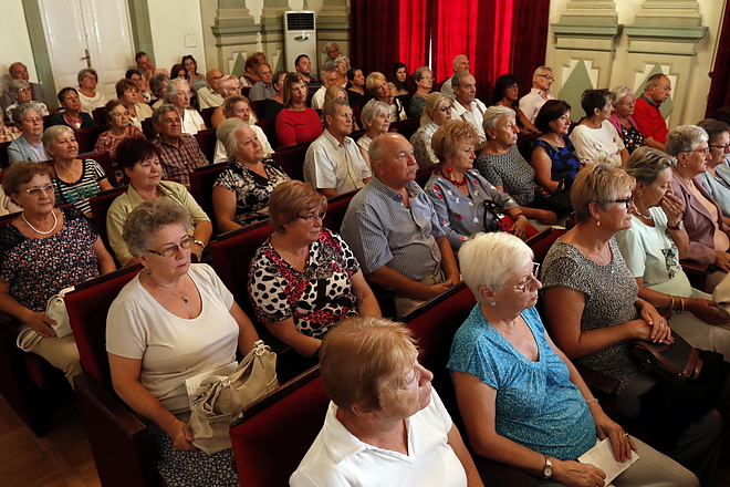 szemere_szalon_1807027_vcs_2.jpg szemere_szalon_1807027_vcs_2.jpg