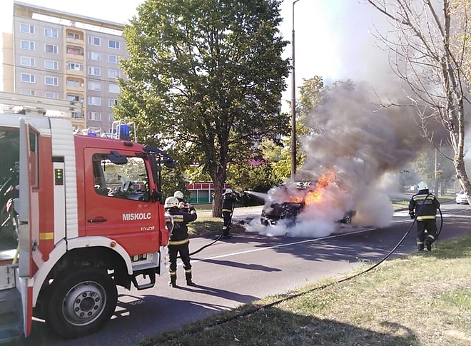 felgyulladt_kisbusz_baleset_180912_2.jpg felgyulladt_kisbusz_baleset_180912_2.jpg