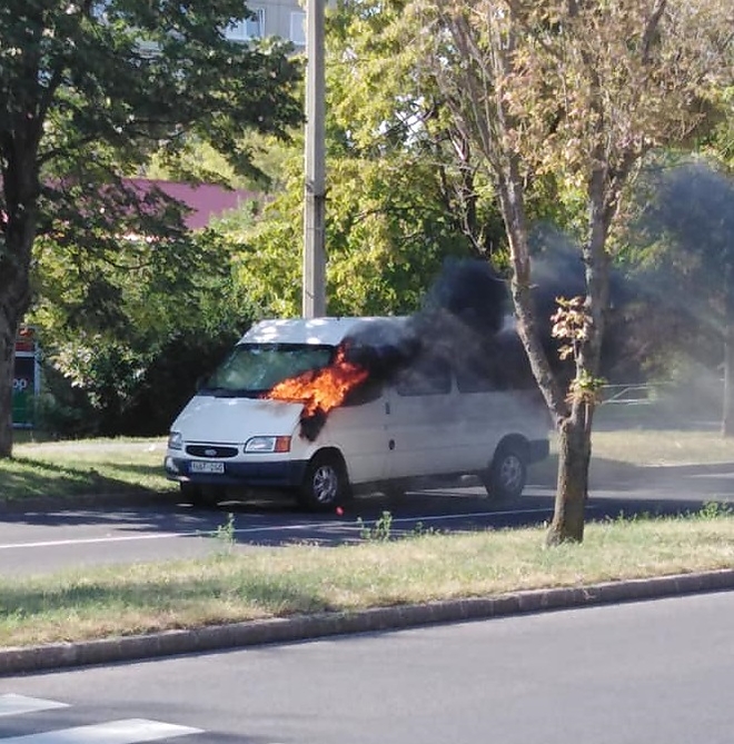 felgyulladt_kisbusz_baleset_180912_3.jpg felgyulladt_kisbusz_baleset_180912_3.jpg