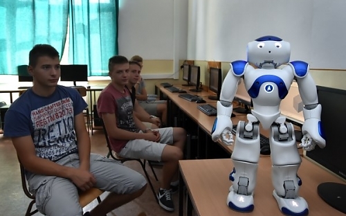 robottal-nyitotta-meg-az-orszagos-szakkepzesi-tanevet.jpg robottal-nyitotta-meg-az-orszagos-szakkepzesi-tanevet.jpg