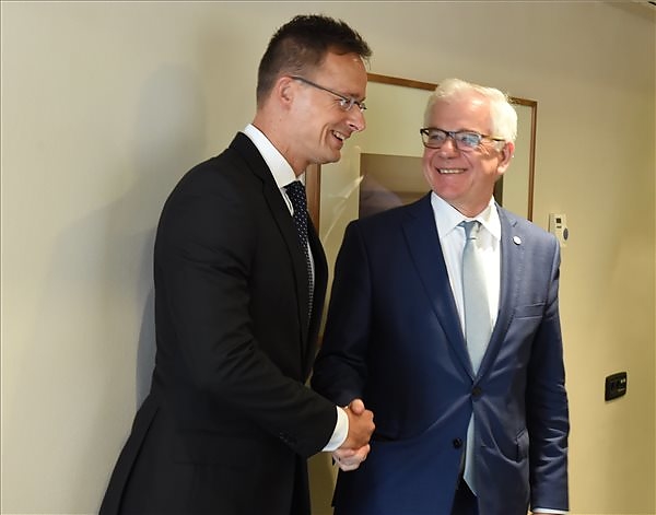 szijjarto_.jpg szijjarto_.jpg